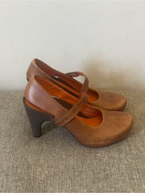 Tsubo "Acrea" Brown Leather Mary Jane slingback pumps Size 8